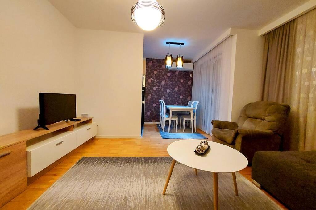 Apartment 13C Pristina Extérieur photo